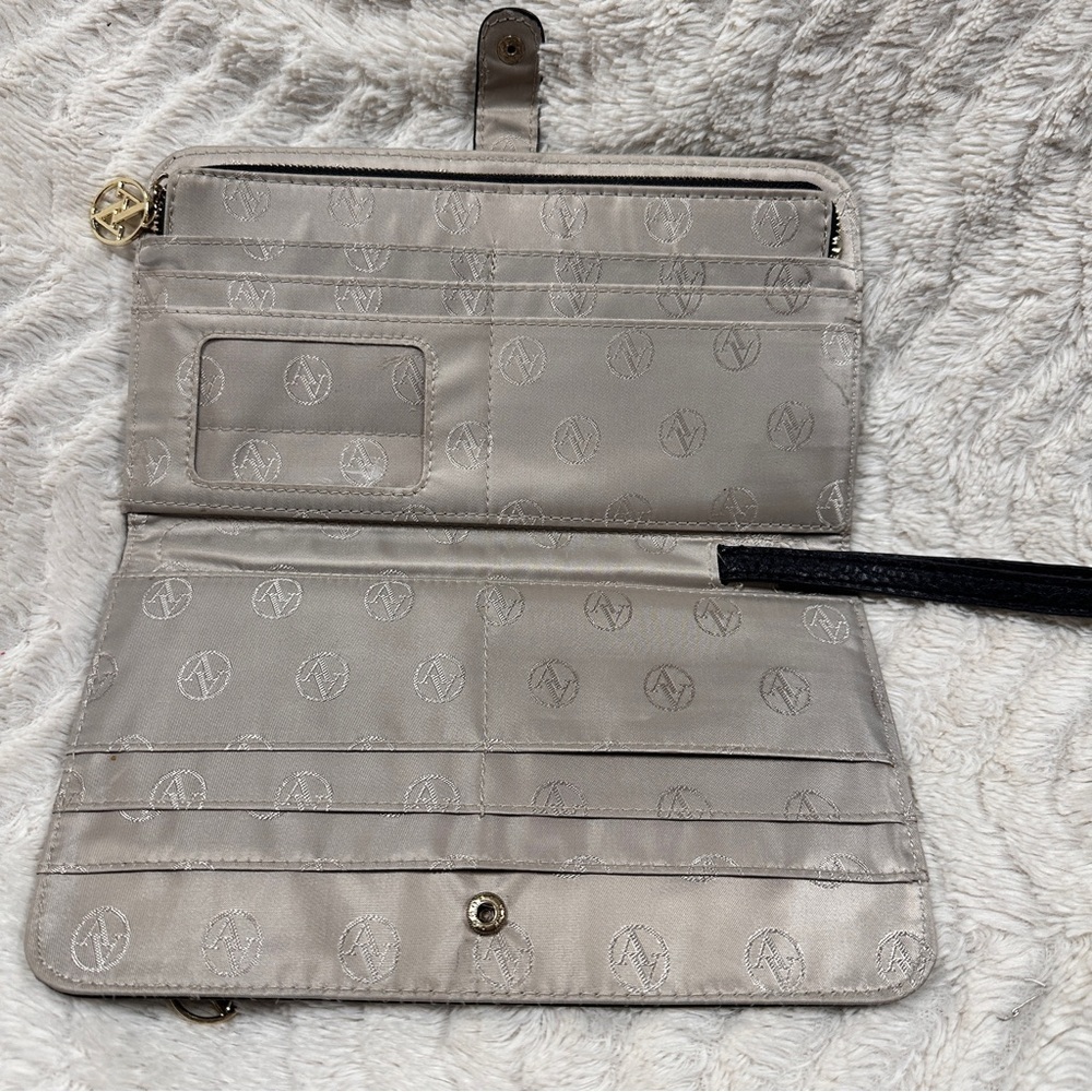 Adrienne Vittadini black pebbled clutch / wallet / wristlet OPENS Double NWOT